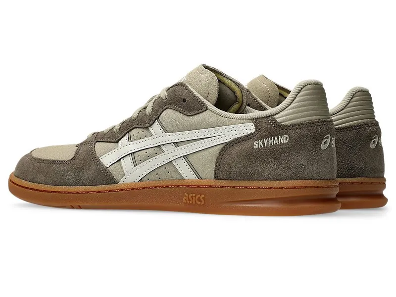 ASICS SKYHAND OG “Driftwood / Smoke Grey” (1203A452-203)