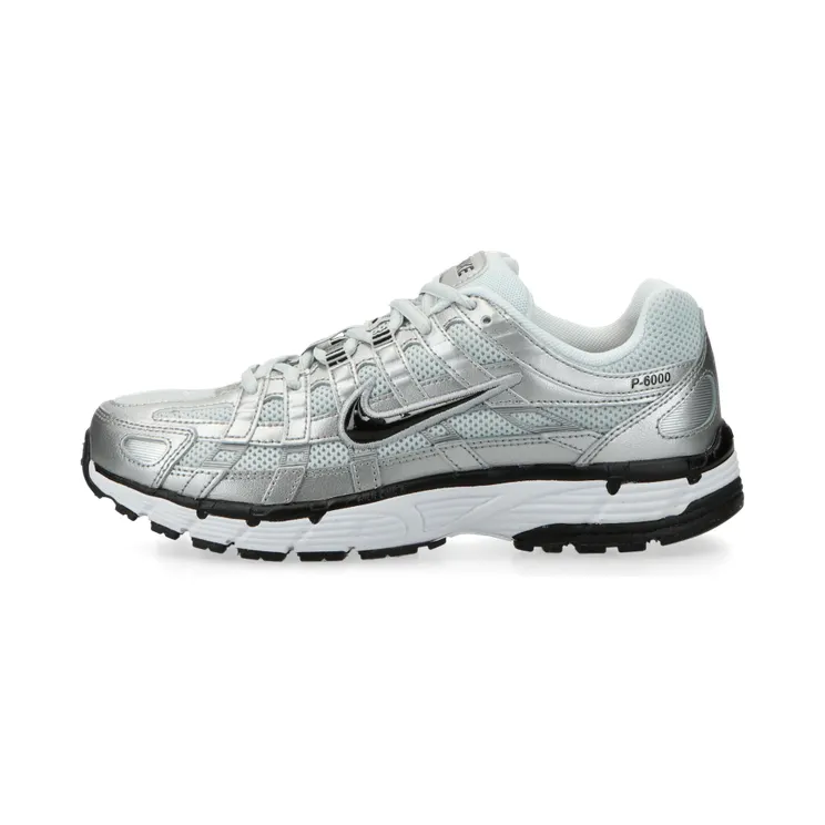 Nike P-6000 “Metallic Silver”: glans zonder discobal-effect