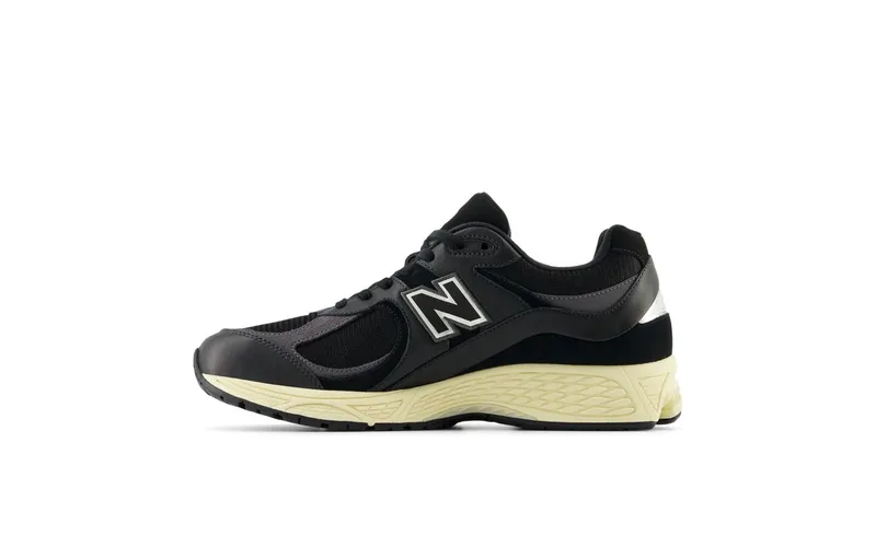 New Balance M2002R “Vintage Black White” (M2002RIB)