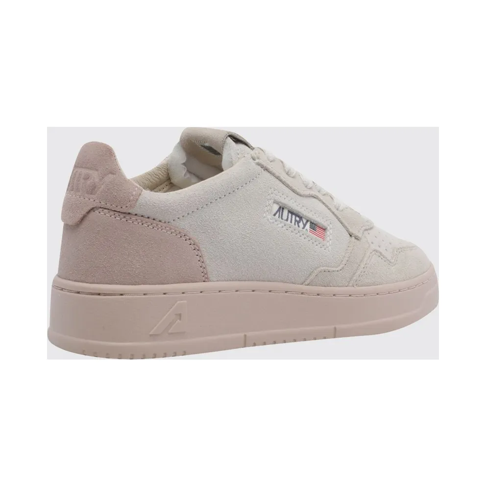 Autry Medalist Low Trainers in Smooth Calfskin with Contrast Details Pink (AULWTS36)