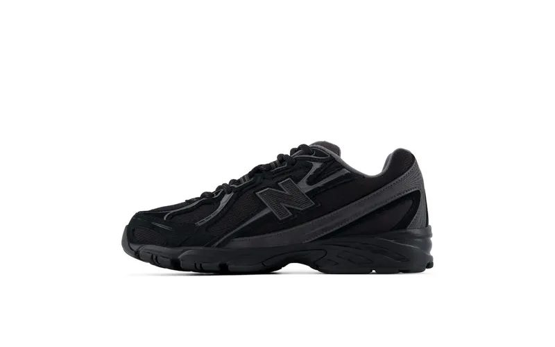 New Balance 740 Black