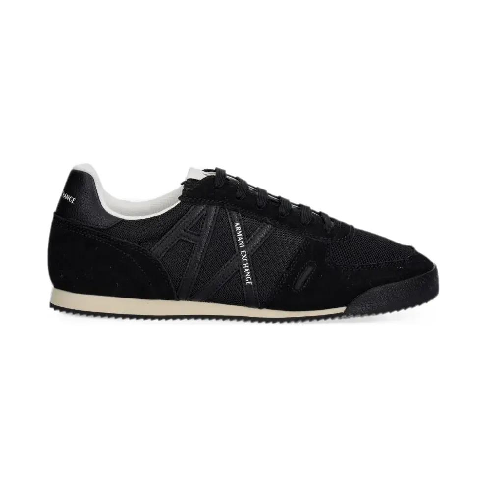 Armani Exchange mit Logo-Patch – Black (XM002616AF22755)