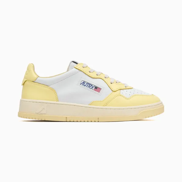 Autry Medalist Low Yellow (AULMWB63)