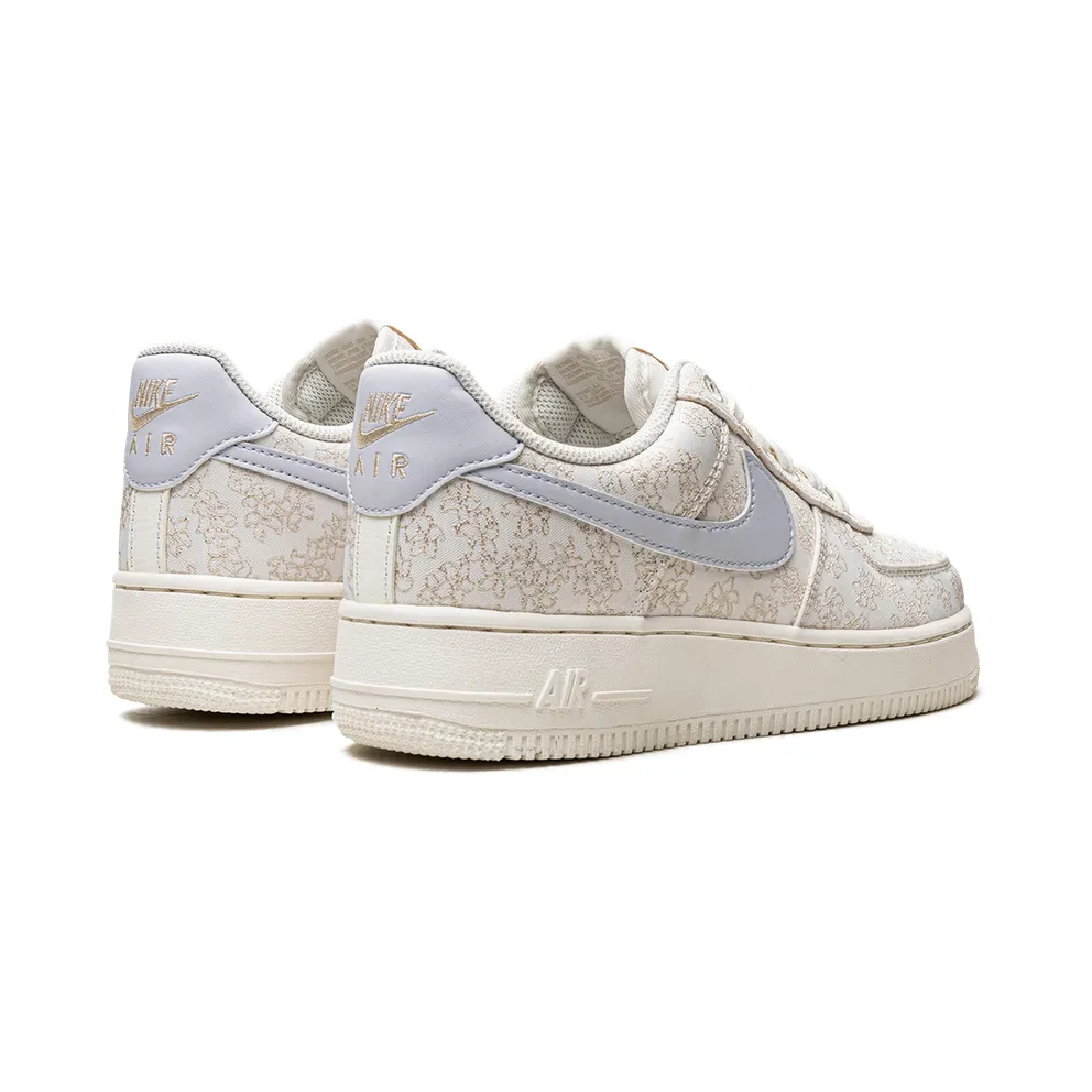 Nike AIR FORCE 1 ’07 SE JACQ “Flower Embroidery” (DR6402-900)