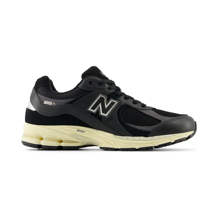 New Balance M2002R “Vintage Black White” (M2002RIB)