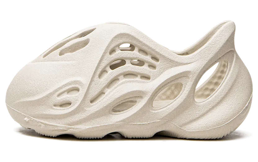 Yeezy Foam Rnnr “Sand” (GW7231)