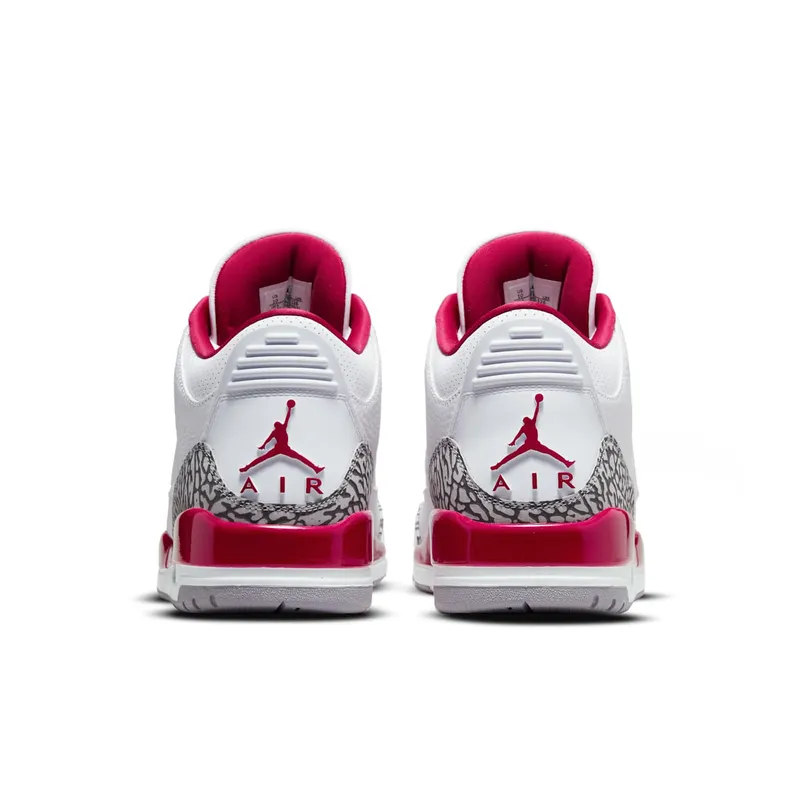 Air Jordan 3 “Cardinal Red”: olifantenprint met een rode onderstroom (6)