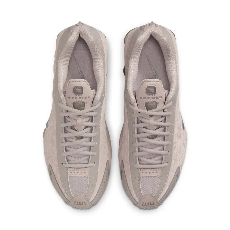 Nike Shox R4 “Flat Pewter Floral” (HV0934-001)