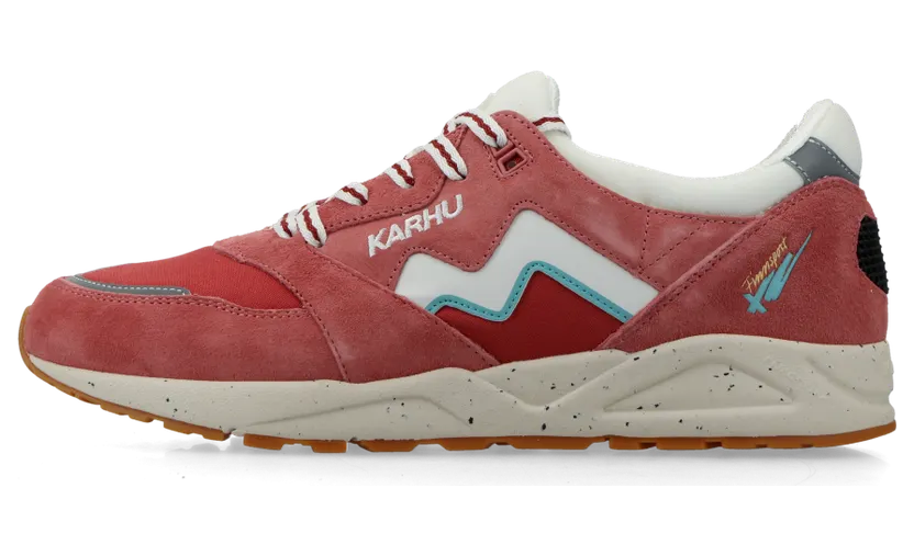 Karhu Aria Light Mahogany / White