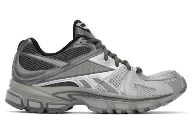 VETEMENTS Grey Reebok Edition Runner 200 Sneakers (UAH21SN934)