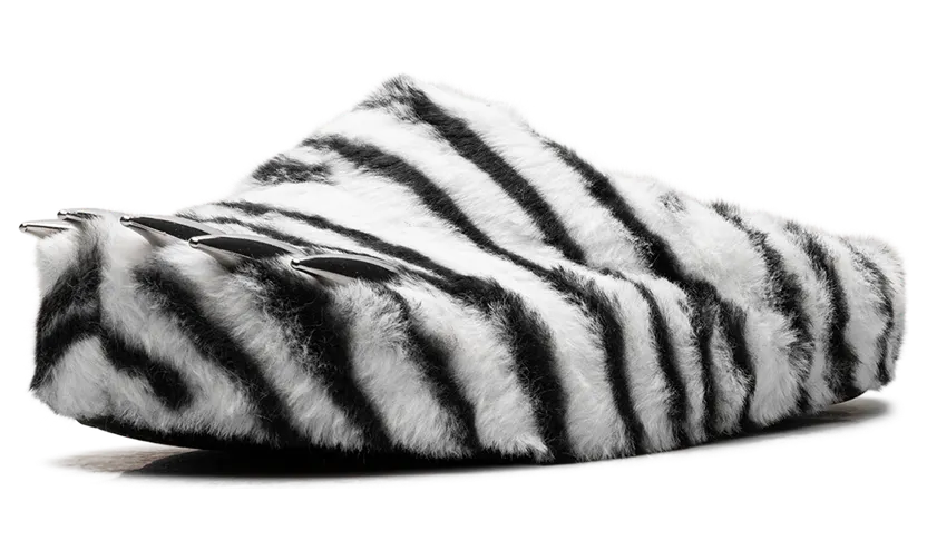bravest-studios-sneaker BS96