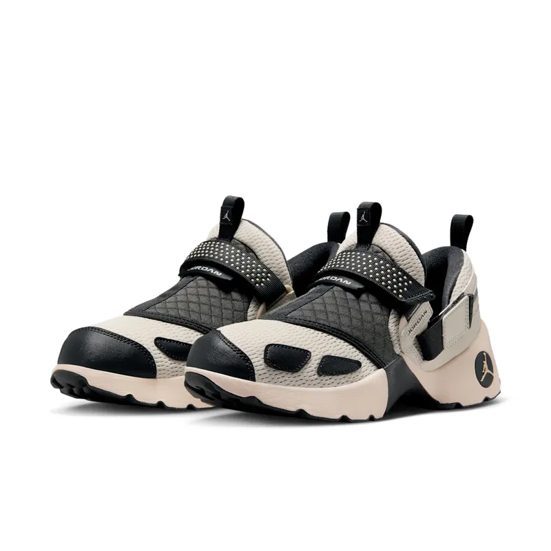Jordan Trunner LX “Light Orewood Brown” (HQ2164-102)