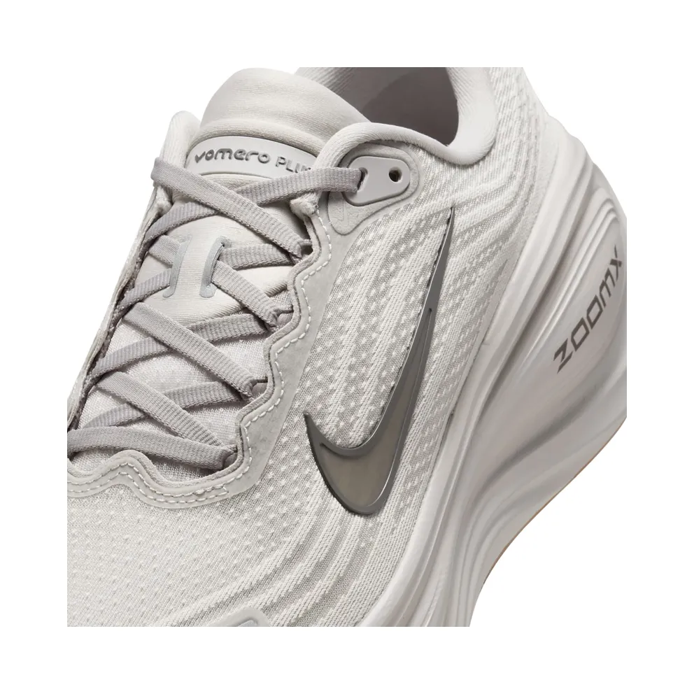 Nike Vomero Plus College Grey Light Iron Ore Gum (HV8150-005)
