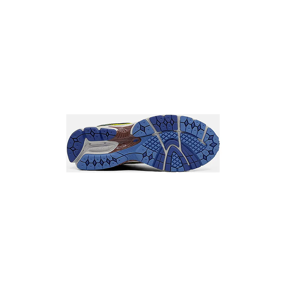 New Balance 860v2 Up There 2000’s Tropes (ML860UP2)