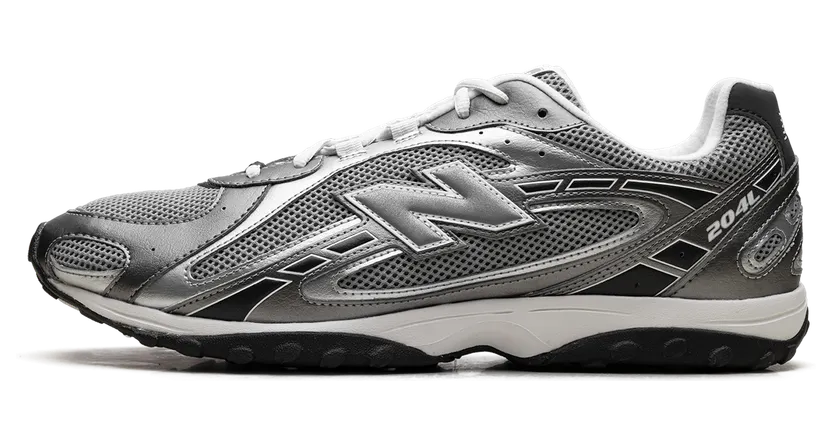 New Balance 204L “Dark Silver Metallic”: plat, blits en berekend