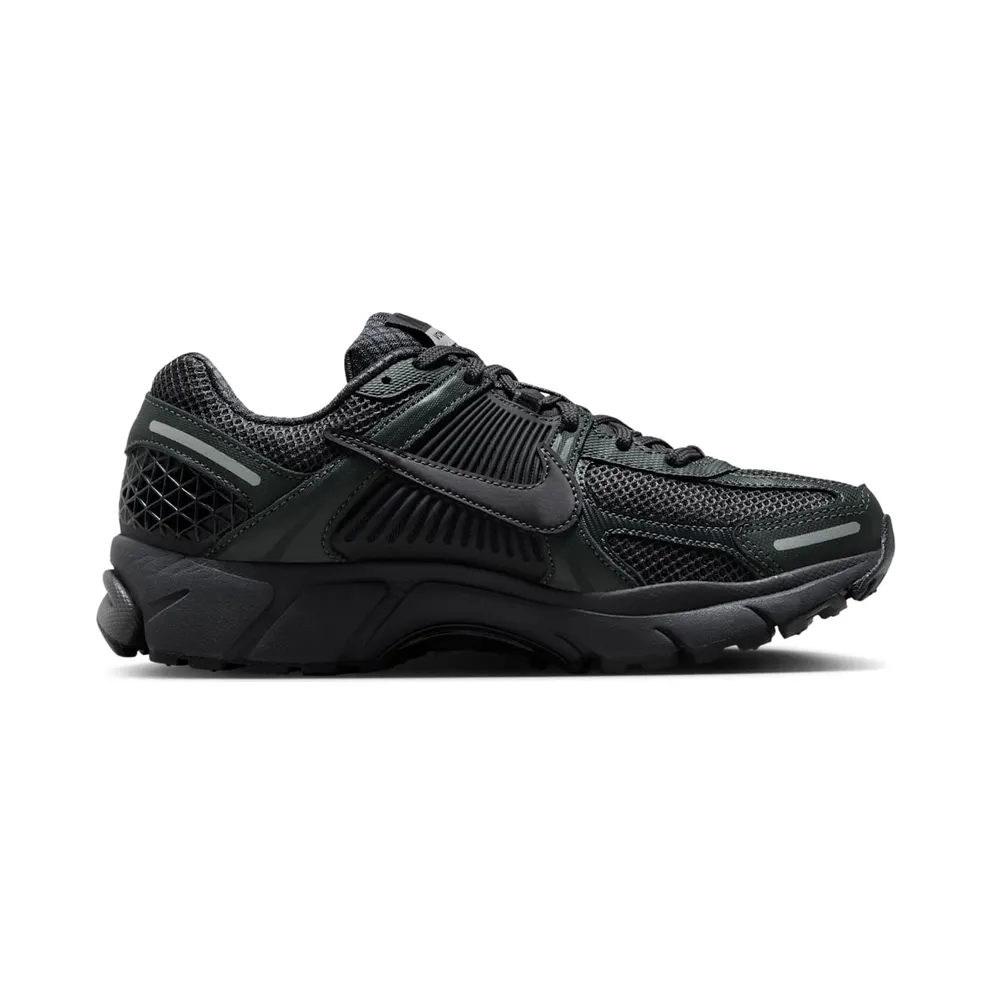Nike Zoom Vomero 5 “Triple Black” (FQ7079-002)