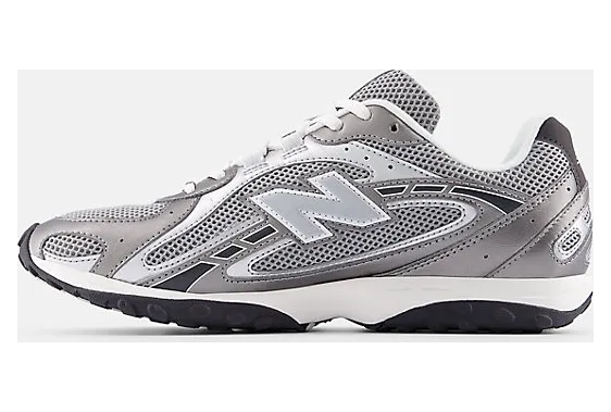 New Balance 204L “Dark Silver Metallic”: plat, blits en berekend (2)