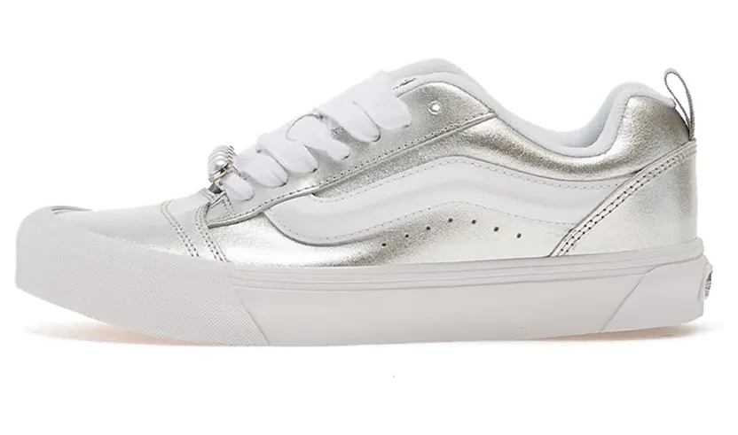 Vans Knu Skool “Metallic Leather Silver” (VN000E9XSLV1)