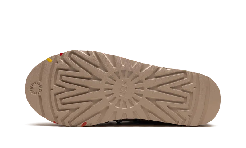 Ugg Tasman Slide “Gallery Dept. – Chestnut” (1166952-CHE)
