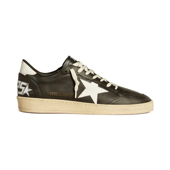 Golden Goose Ball Star aus schwarzem Nappaleder mit weißem Lederstern und Fersenlasche (GMF00117F006707)