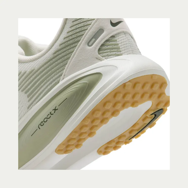 nike-vomero-18 HQ2157-011