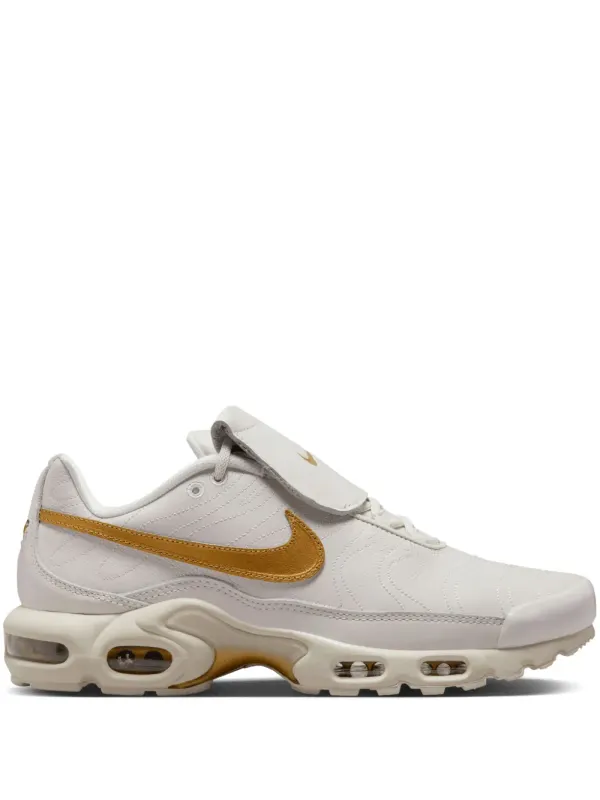 Nike Air Max Plus Tiempo Phantom/Metallic Gold Sneakers – Weiß (HV2541)