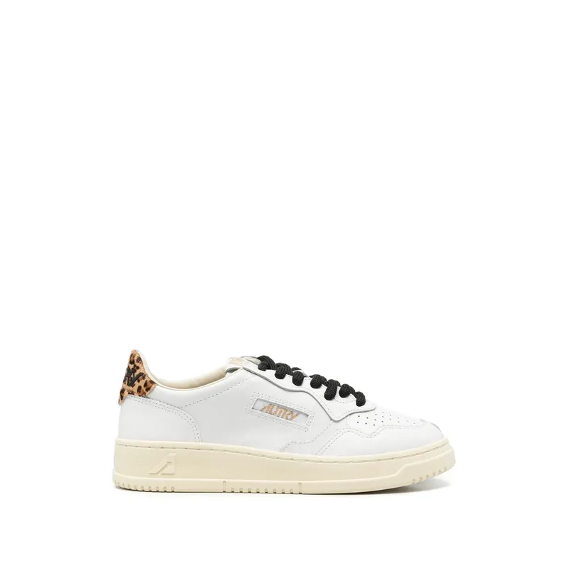 Autry Medalist LOW “White” (AULW OC02)