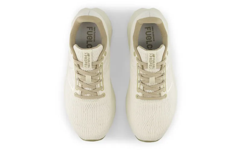 New Balance FuelCell Propel v5 Linen Gold Metallic Stoneware (WFCPRHL5)
