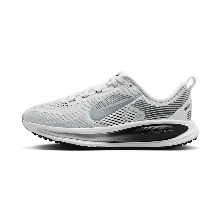 Nike Vomero 18 GS “Summit White / Black / Off-White / Metallic Silver” (IO9501-100)