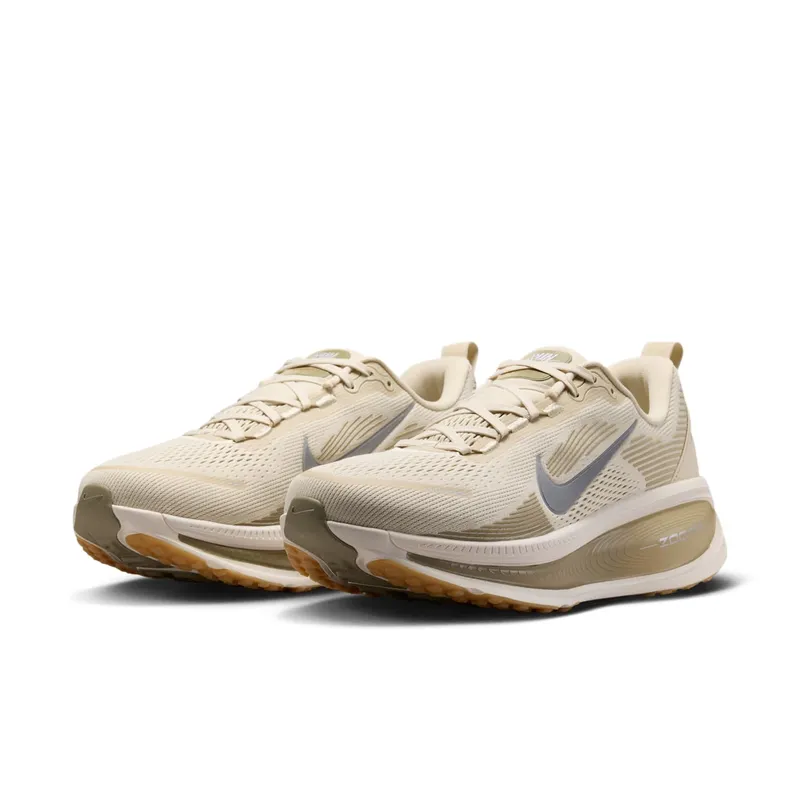 Nike Vomero 18 Light Khaki/Desert Khaki/Sail/Metallic Silver (IM8333-200)