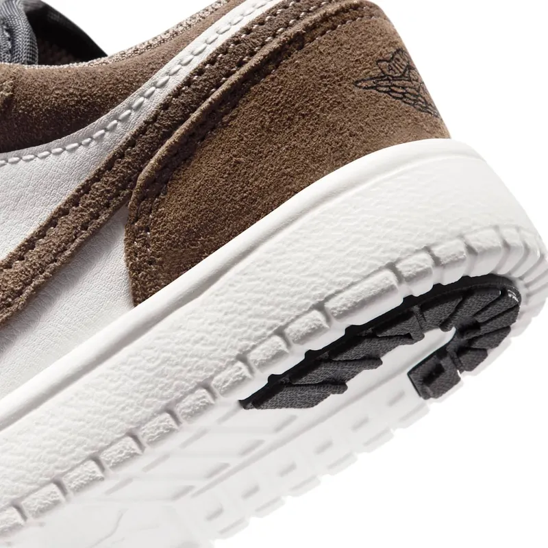 Air Jordan 1 Brown (DR9748-200)