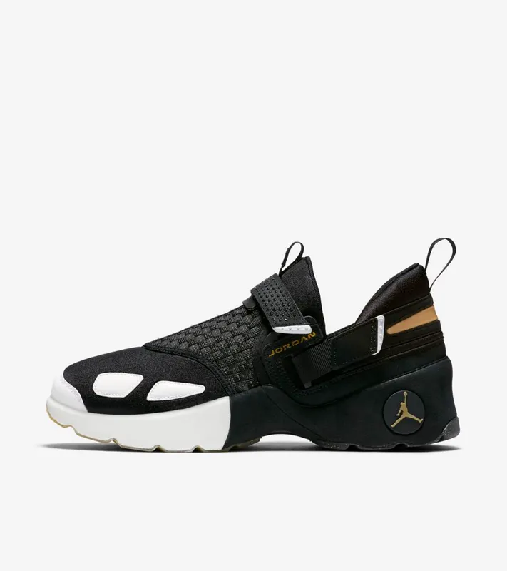 Jordan Trunner LX BHM (2017) White/Black-Metallic Gold (909408-032)