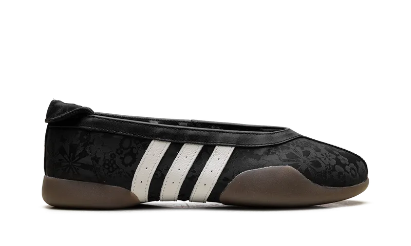 adidas Taekwondo Mei “Core Black”: plat profiel met een verborgen bloemenprint (5)