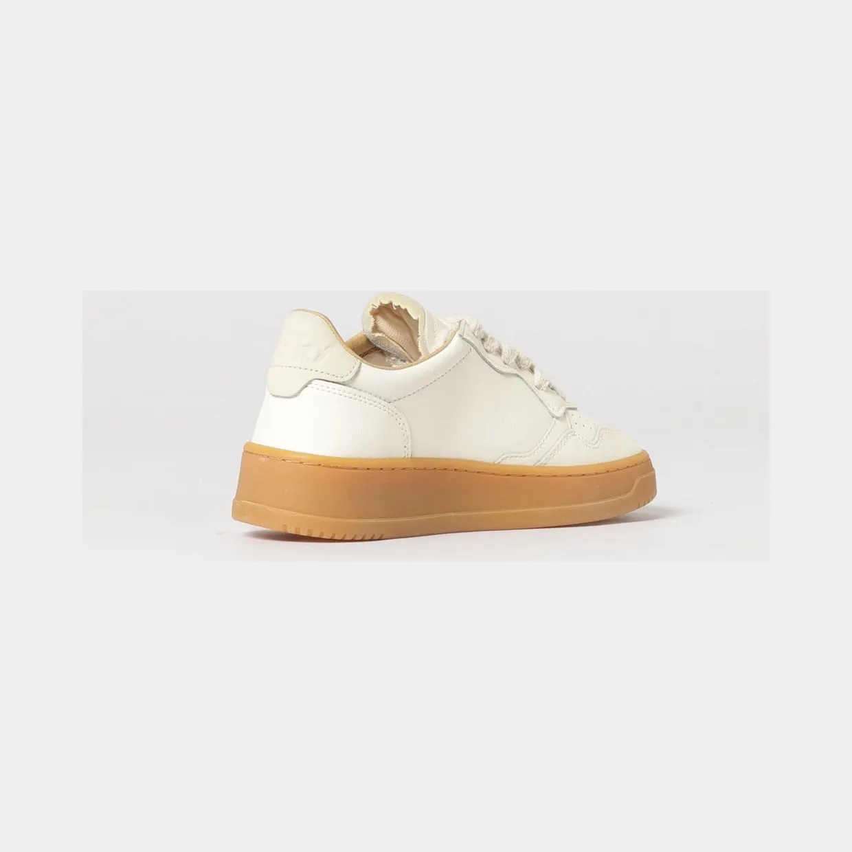 Autry Medalist Low Leather Sneakers White (AULWBD01) (2)