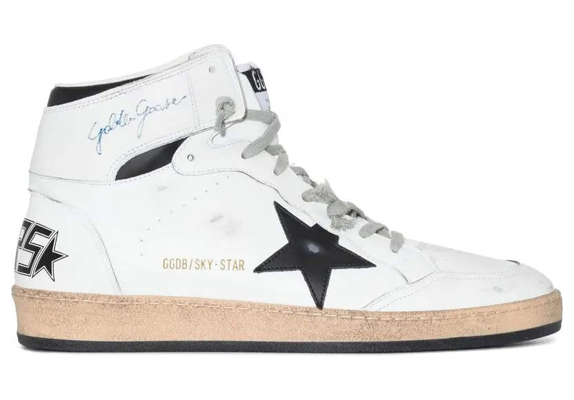 Golden Goose Sky-Star Sneakers aus weißem Leder mit schwarzen Lederstern (GMF00230F002190)