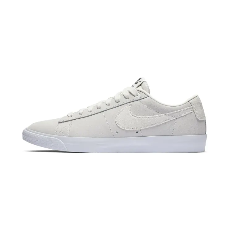 Nike SB Blazer Low GT “Summit White / Obsidian / Gum Yellow” (704939-100)