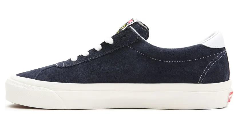 vans-style VN0A3WLQR3U