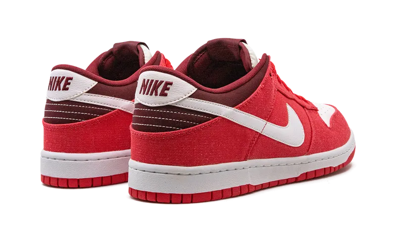 Nike Dunk Low “Hyper Red” (318019-604)
