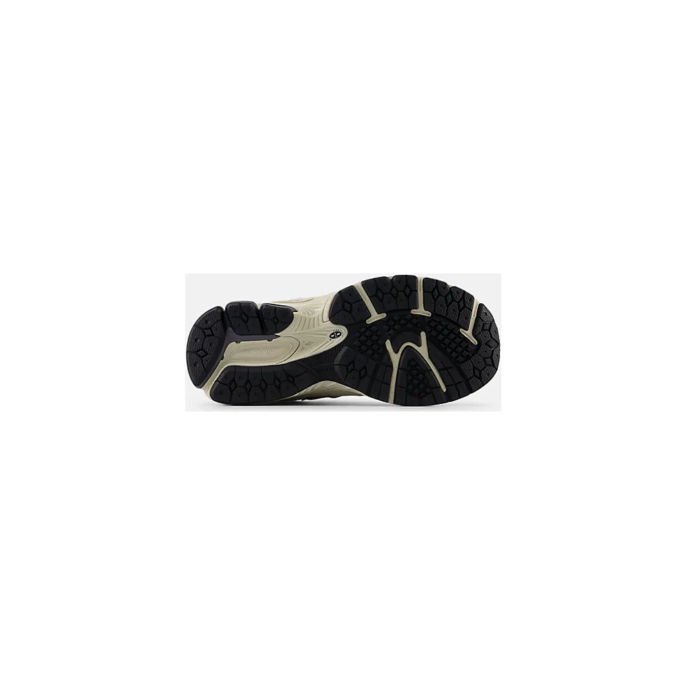 New Balance 2002R Cordura Timberwolf Black (GC2002PM)
