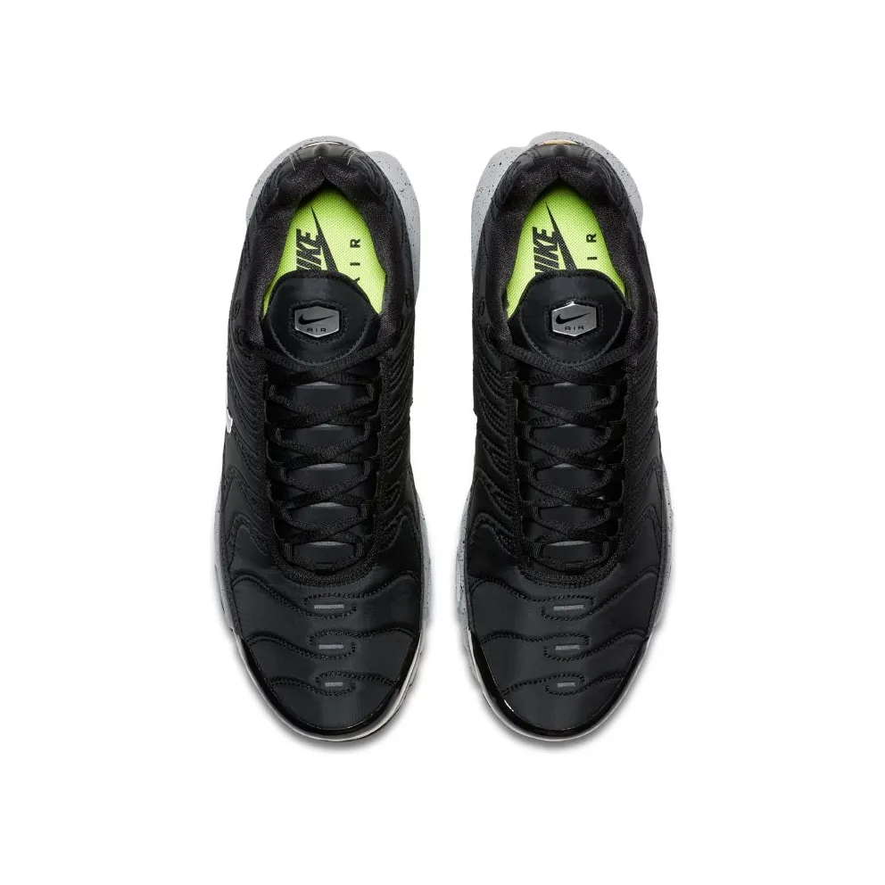Nike Air Max Plus Tuned to Black Black/Matte Silver-Volt-Wolf Grey (815994-003)