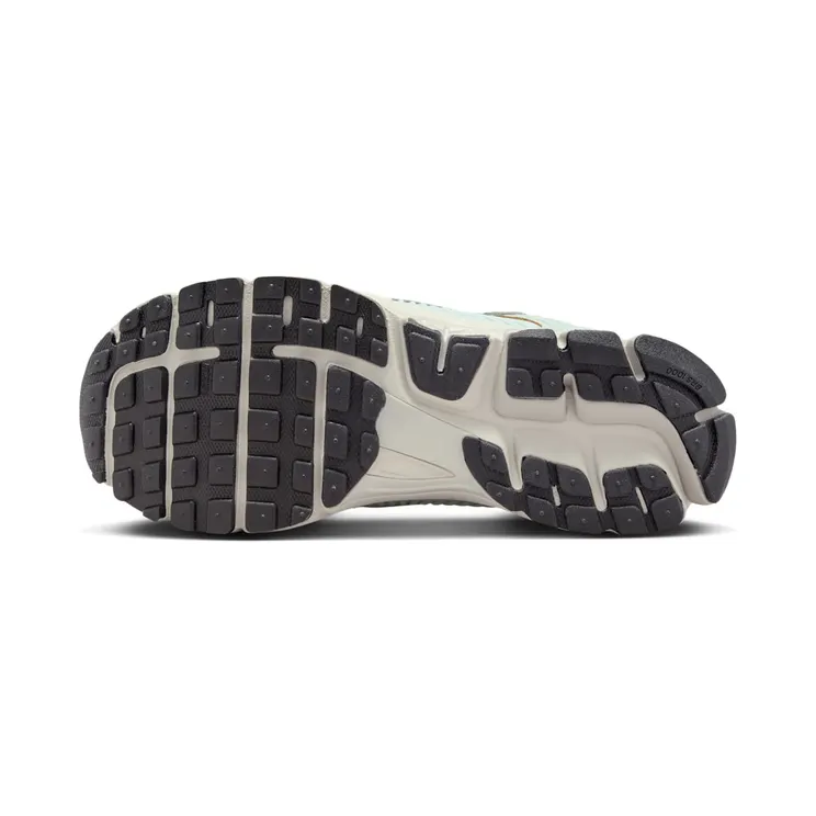 nike-air-zoom FN6742-001
