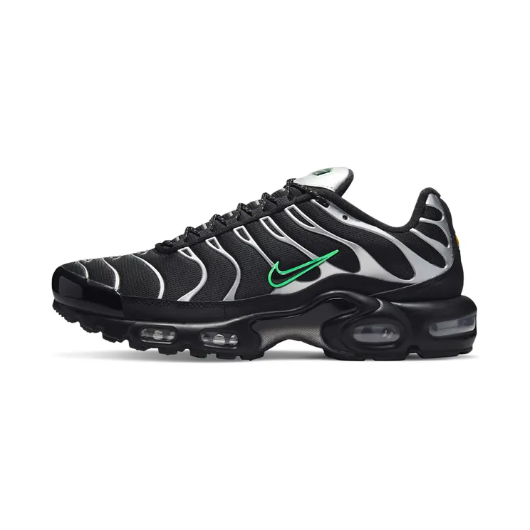 Nike Air Max Plusen “Black / Green Strike / Metallic Silver” (DR0139-001)