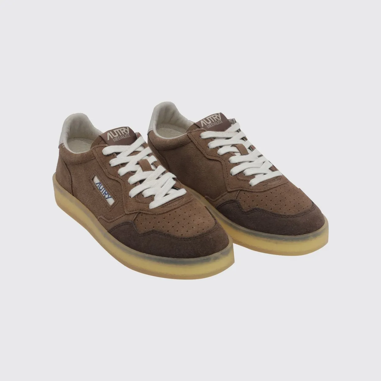 Autry Medalist Low Trainers in Smooth Calfskin with Perforated Toe Brown (AULMHQ05)