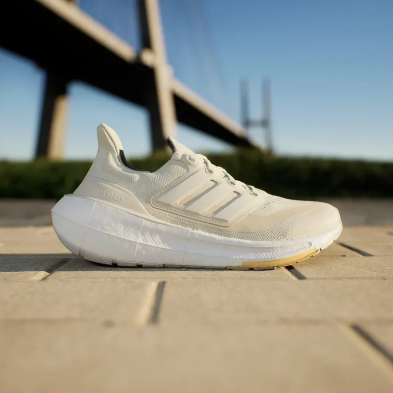 adidas Ultra Boost Light Ivory Core White Crystal Sand (ID3318)