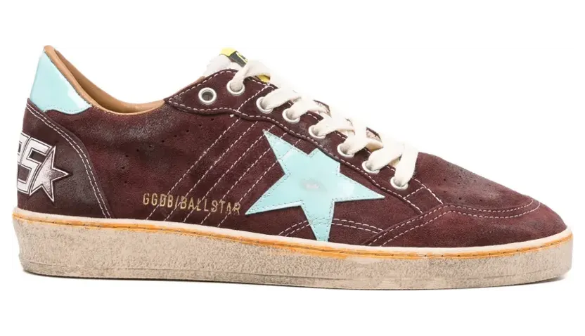 Golden Goose Ball Star aus dunkelrotem Veloursleder mit hellblauem Stern und Fersen-Tab-Sneakers “Brown” (GMF00117F007368)
