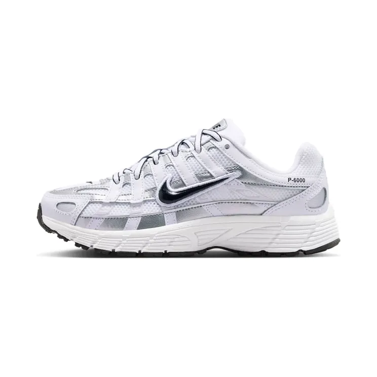 Nike P-6000 Wit/Metallic Silver/Zwart (IU7568-100)