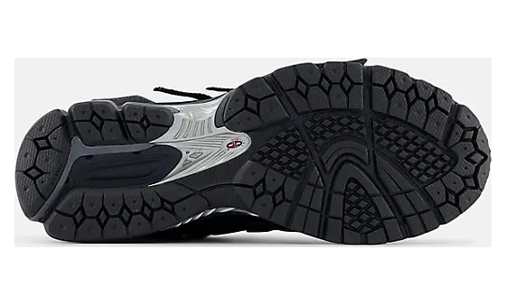 New Balance 1906A “Black”: drie tinten nacht (5)
