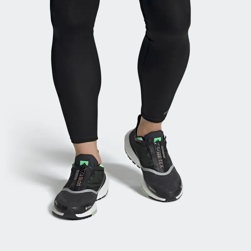 adidas Ultraboost 22 GORE-TEX Carbon / Cloud White / Beam Green (GX9127)