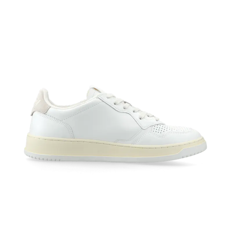 Autry Medalist Low W (White / ivory) – AULWVS05