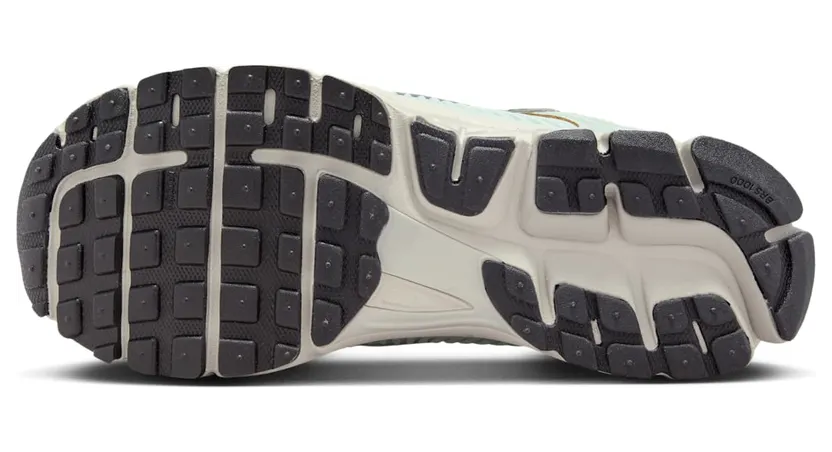 nike-air-zoom FN6742-001